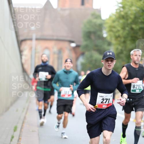 05.10.2025 - 20. swb-Marathon Bremen Michael Strokosch http://msf.ph/oto/9214988 05.10.2025 12:41:01 Laufen 271, 8292 meine-sportfotos.de