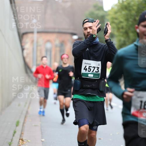 05.10.2025 - 20. swb-Marathon Bremen Michael Strokosch http://msf.ph/oto/9214995 05.10.2025 12:41:04 Laufen 4573, 18 meine-sportfotos.de