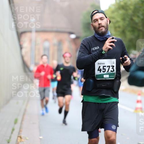 05.10.2025 - 20. swb-Marathon Bremen Michael Strokosch http://msf.ph/oto/9214996 05.10.2025 12:41:04 Laufen 4573 meine-sportfotos.de