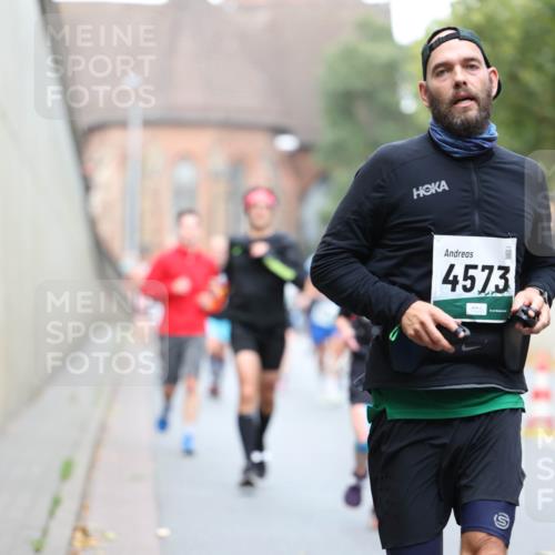 05.10.2025 - 20. swb-Marathon Bremen Michael Strokosch http://msf.ph/oto/9214997 05.10.2025 12:41:05 Laufen 4573 meine-sportfotos.de