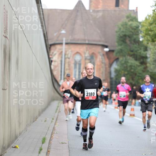 05.10.2025 - 20. swb-Marathon Bremen Michael Strokosch http://msf.ph/oto/9215005 05.10.2025 12:41:10 Laufen 2180, 3944 meine-sportfotos.de
