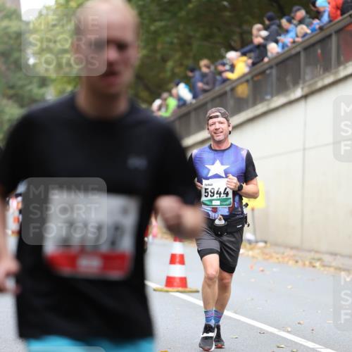 05.10.2025 - 20. swb-Marathon Bremen Michael Strokosch http://msf.ph/oto/9215009 05.10.2025 12:41:14 Laufen 2111, 5944 meine-sportfotos.de
