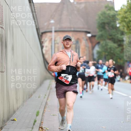 05.10.2025 - 20. swb-Marathon Bremen Michael Strokosch http://msf.ph/oto/9215014 05.10.2025 12:41:17 Laufen 60 meine-sportfotos.de