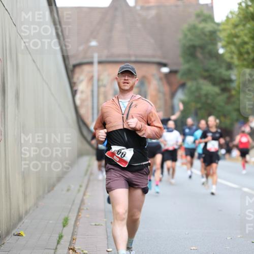 05.10.2025 - 20. swb-Marathon Bremen Michael Strokosch http://msf.ph/oto/9215015 05.10.2025 12:41:17 Laufen 60 meine-sportfotos.de