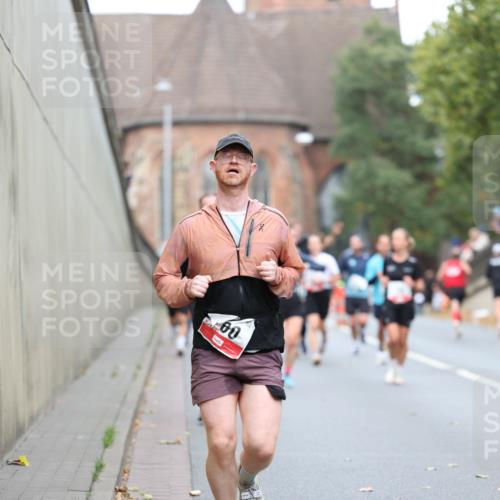 05.10.2025 - 20. swb-Marathon Bremen Michael Strokosch http://msf.ph/oto/9215016 05.10.2025 12:41:17 Laufen 60 meine-sportfotos.de