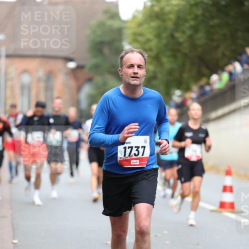 05.10.2025 - 20. swb-Marathon Bremen Michael Strokosch http://msf.ph/oto/9215018 05.10.2025 12:41:21 Laufen 1737 meine-sportfotos.de