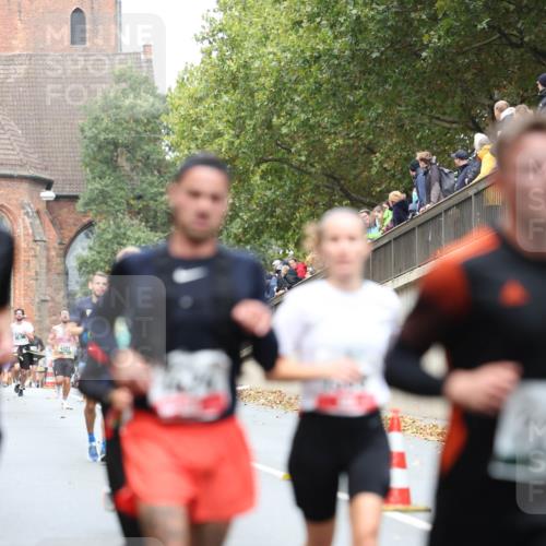 05.10.2025 - 20. swb-Marathon Bremen Michael Strokosch http://msf.ph/oto/9215025 05.10.2025 12:41:25 Laufen 4132 meine-sportfotos.de