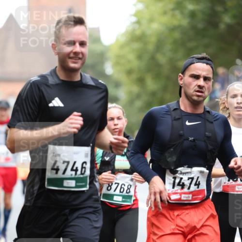 05.10.2025 - 20. swb-Marathon Bremen Michael Strokosch http://msf.ph/oto/9215027 05.10.2025 12:41:26 Laufen 4746, 8768, 1474, 5501 meine-sportfotos.de