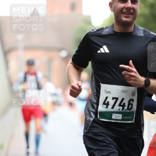 05.10.2025 - 20. swb-Marathon Bremen Michael Strokosch http://msf.ph/oto/9215028 05.10.2025 12:41:26 Laufen 06327, 4746 meine-sportfotos.de
