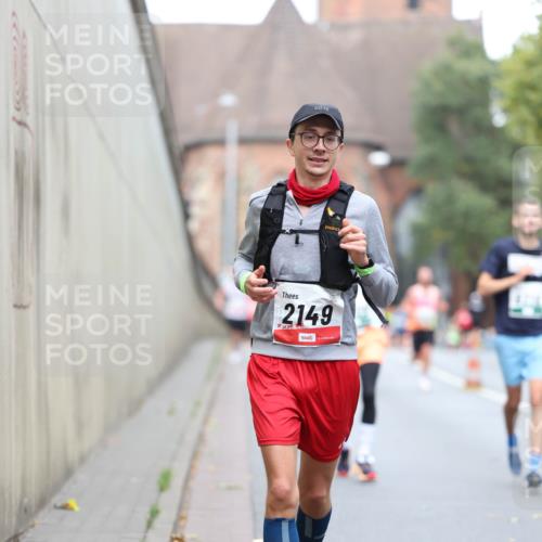 05.10.2025 - 20. swb-Marathon Bremen Michael Strokosch http://msf.ph/oto/9215031 05.10.2025 12:41:28 Laufen 2149 meine-sportfotos.de