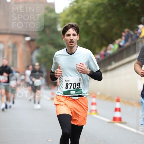 05.10.2025 - 20. swb-Marathon Bremen Michael Strokosch http://msf.ph/oto/9215035 05.10.2025 12:41:31 Laufen 8709 meine-sportfotos.de