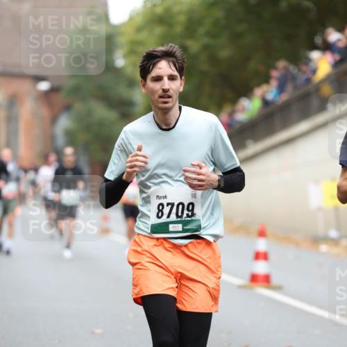 05.10.2025 - 20. swb-Marathon Bremen Michael Strokosch http://msf.ph/oto/9215036 05.10.2025 12:41:31 Laufen 8709 meine-sportfotos.de