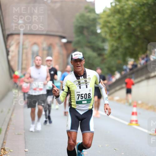 05.10.2025 - 20. swb-Marathon Bremen Michael Strokosch http://msf.ph/oto/9215046 05.10.2025 12:41:40 Laufen 7508 meine-sportfotos.de