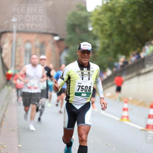 05.10.2025 - 20. swb-Marathon Bremen Michael Strokosch http://msf.ph/oto/9215047 05.10.2025 12:41:40 Laufen 7508 meine-sportfotos.de
