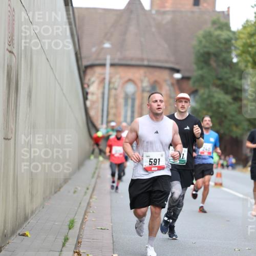 05.10.2025 - 20. swb-Marathon Bremen Michael Strokosch http://msf.ph/oto/9215051 05.10.2025 12:41:42 Laufen 591, 240 meine-sportfotos.de