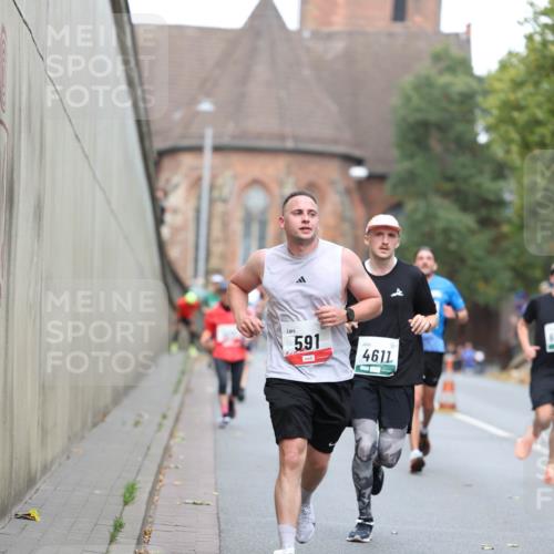 05.10.2025 - 20. swb-Marathon Bremen Michael Strokosch http://msf.ph/oto/9215052 05.10.2025 12:41:42 Laufen 591, 4611 meine-sportfotos.de