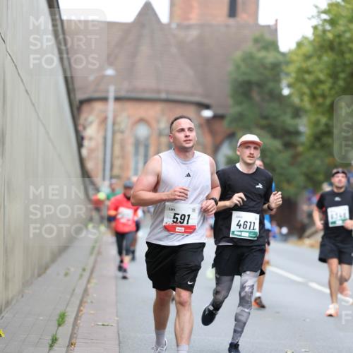 05.10.2025 - 20. swb-Marathon Bremen Michael Strokosch http://msf.ph/oto/9215053 05.10.2025 12:41:42 Laufen 6368, 4611, 591 meine-sportfotos.de