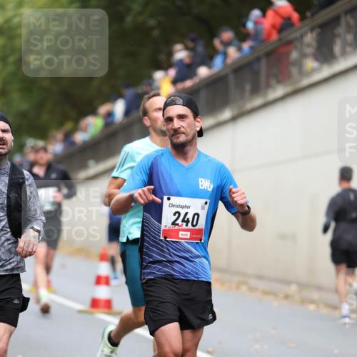 05.10.2025 - 20. swb-Marathon Bremen Michael Strokosch http://msf.ph/oto/9215058 05.10.2025 12:41:47 Laufen 240 meine-sportfotos.de