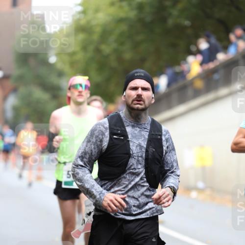 05.10.2025 - 20. swb-Marathon Bremen Michael Strokosch http://msf.ph/oto/9215060 05.10.2025 12:41:48 Laufen 912 meine-sportfotos.de