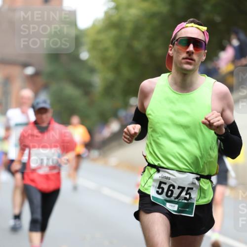05.10.2025 - 20. swb-Marathon Bremen Michael Strokosch http://msf.ph/oto/9215063 05.10.2025 12:41:49 Laufen 5675 meine-sportfotos.de