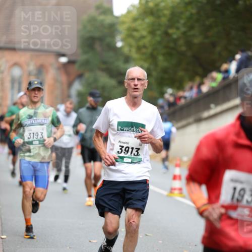05.10.2025 - 20. swb-Marathon Bremen Michael Strokosch http://msf.ph/oto/9215067 05.10.2025 12:41:51 Laufen 3193, 3913, 193 meine-sportfotos.de