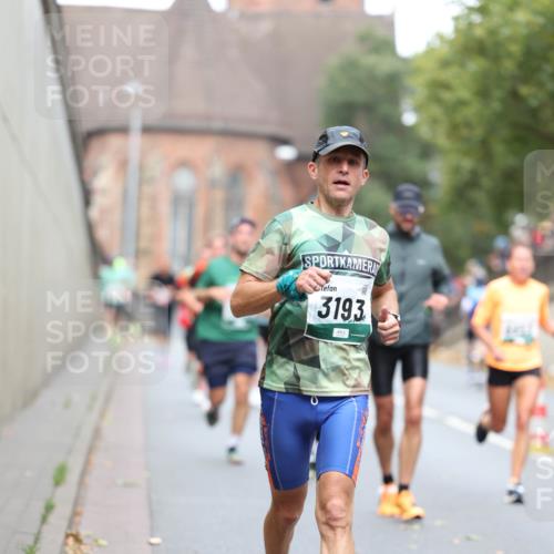 05.10.2025 - 20. swb-Marathon Bremen Michael Strokosch http://msf.ph/oto/9215071 05.10.2025 12:41:52 Laufen 3193 meine-sportfotos.de