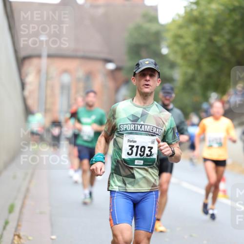 05.10.2025 - 20. swb-Marathon Bremen Michael Strokosch http://msf.ph/oto/9215072 05.10.2025 12:41:52 Laufen 3193 meine-sportfotos.de