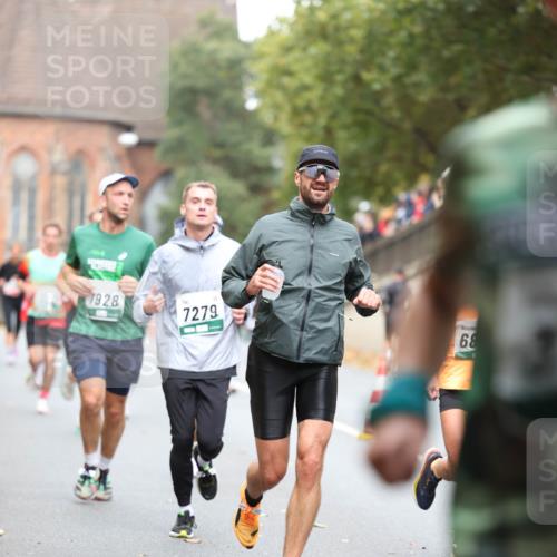 05.10.2025 - 20. swb-Marathon Bremen Michael Strokosch http://msf.ph/oto/9215073 05.10.2025 12:41:54 Laufen 7928, 7279, 68 meine-sportfotos.de