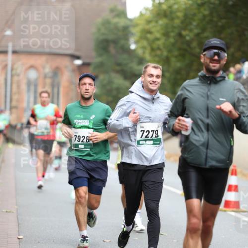 05.10.2025 - 20. swb-Marathon Bremen Michael Strokosch http://msf.ph/oto/9215075 05.10.2025 12:41:55 Laufen 7928, 7279 meine-sportfotos.de