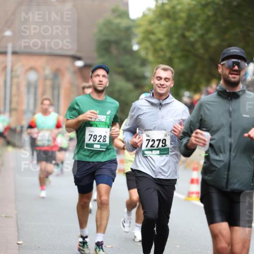 05.10.2025 - 20. swb-Marathon Bremen Michael Strokosch http://msf.ph/oto/9215076 05.10.2025 12:41:55 Laufen 7928, 7279 meine-sportfotos.de