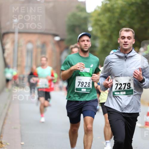 05.10.2025 - 20. swb-Marathon Bremen Michael Strokosch http://msf.ph/oto/9215078 05.10.2025 12:41:56 Laufen 7928, 7279, 09407 meine-sportfotos.de