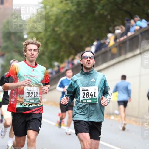 05.10.2025 - 20. swb-Marathon Bremen Michael Strokosch http://msf.ph/oto/9215081 05.10.2025 12:41:59 Laufen 20, 20, 32, 12, 2841 meine-sportfotos.de