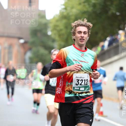 05.10.2025 - 20. swb-Marathon Bremen Michael Strokosch http://msf.ph/oto/9215083 05.10.2025 12:42:00 Laufen 20, 20, 3212 meine-sportfotos.de