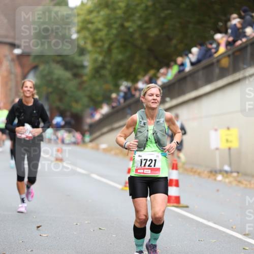 05.10.2025 - 20. swb-Marathon Bremen Michael Strokosch http://msf.ph/oto/9215089 05.10.2025 12:42:03 Laufen 1721 meine-sportfotos.de