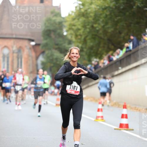 05.10.2025 - 20. swb-Marathon Bremen Michael Strokosch http://msf.ph/oto/9215093 05.10.2025 12:42:04 Laufen 1161 meine-sportfotos.de
