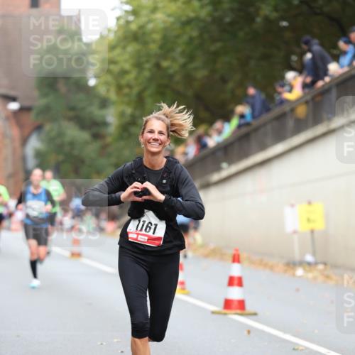 05.10.2025 - 20. swb-Marathon Bremen Michael Strokosch http://msf.ph/oto/9215095 05.10.2025 12:42:05 Laufen 1161 meine-sportfotos.de