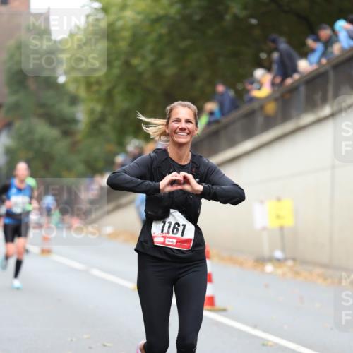 05.10.2025 - 20. swb-Marathon Bremen Michael Strokosch http://msf.ph/oto/9215097 05.10.2025 12:42:05 Laufen 1161 meine-sportfotos.de