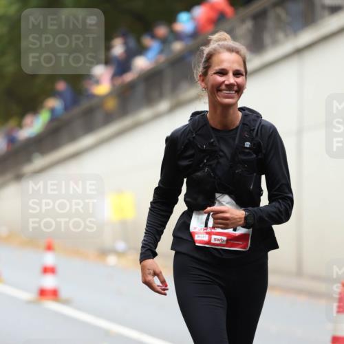 05.10.2025 - 20. swb-Marathon Bremen Michael Strokosch http://msf.ph/oto/9215101 05.10.2025 12:42:06 Laufen 01591 meine-sportfotos.de