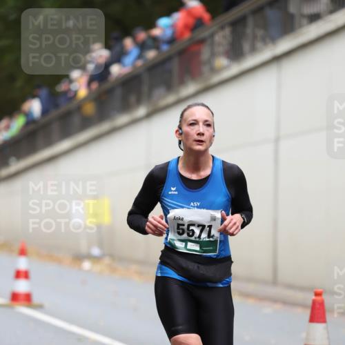 05.10.2025 - 20. swb-Marathon Bremen Michael Strokosch http://msf.ph/oto/9215103 05.10.2025 12:42:10 Laufen 5571 meine-sportfotos.de