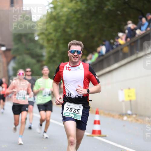 05.10.2025 - 20. swb-Marathon Bremen Michael Strokosch http://msf.ph/oto/9215104 05.10.2025 12:42:11 Laufen 7835 meine-sportfotos.de
