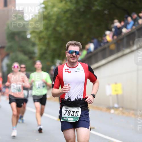 05.10.2025 - 20. swb-Marathon Bremen Michael Strokosch http://msf.ph/oto/9215105 05.10.2025 12:42:11 Laufen 7835 meine-sportfotos.de