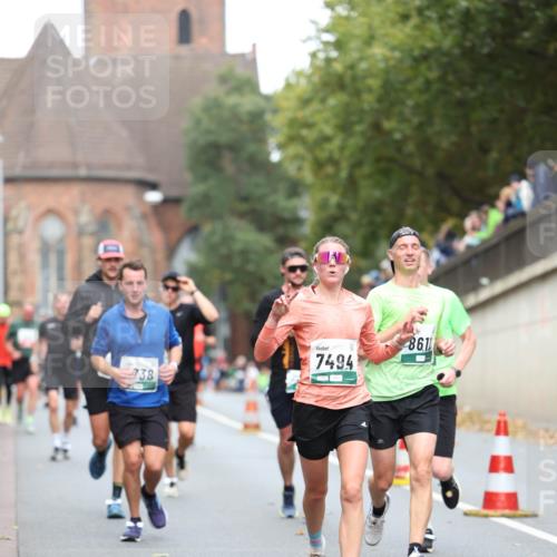 05.10.2025 - 20. swb-Marathon Bremen Michael Strokosch http://msf.ph/oto/9215107 05.10.2025 12:42:12 Laufen 738, 7494, 861 meine-sportfotos.de