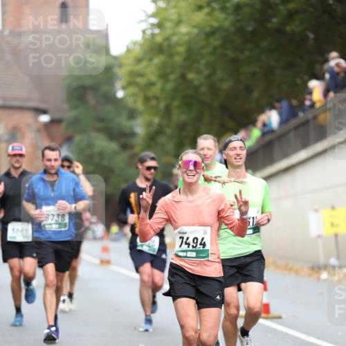 05.10.2025 - 20. swb-Marathon Bremen Michael Strokosch http://msf.ph/oto/9215109 05.10.2025 12:42:13 Laufen 3065, 8738, 7494, 1 meine-sportfotos.de