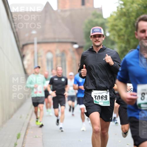 05.10.2025 - 20. swb-Marathon Bremen Michael Strokosch http://msf.ph/oto/9215118 05.10.2025 12:42:16 Laufen 3069, 5, 8 meine-sportfotos.de