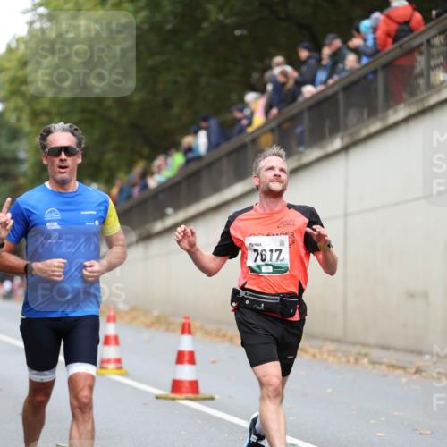 05.10.2025 - 20. swb-Marathon Bremen Michael Strokosch http://msf.ph/oto/9215123 05.10.2025 12:42:19 Laufen 7617 meine-sportfotos.de