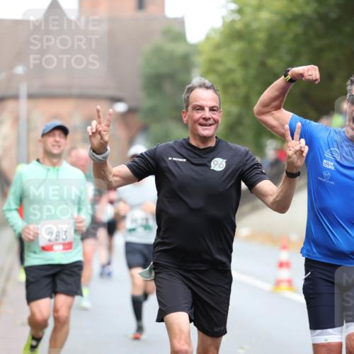 05.10.2025 - 20. swb-Marathon Bremen Michael Strokosch http://msf.ph/oto/9215125 05.10.2025 12:42:20 Laufen 283, 2 meine-sportfotos.de