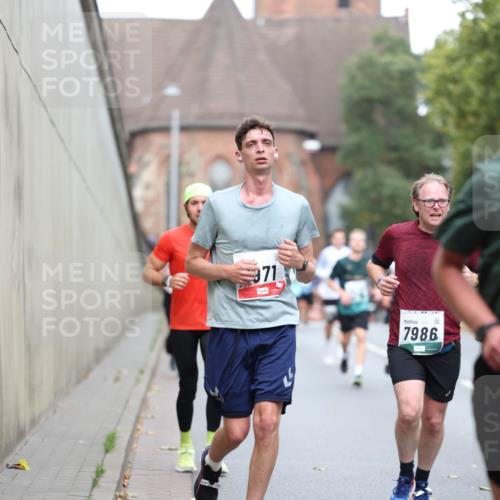 05.10.2025 - 20. swb-Marathon Bremen Michael Strokosch http://msf.ph/oto/9215134 05.10.2025 12:42:24 Laufen 971, 7986 meine-sportfotos.de