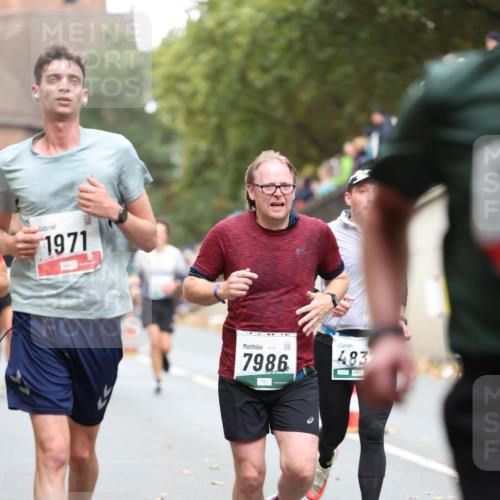 05.10.2025 - 20. swb-Marathon Bremen Michael Strokosch http://msf.ph/oto/9215136 05.10.2025 12:42:25 Laufen 1971, 7986, 483 meine-sportfotos.de