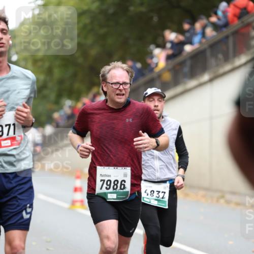 05.10.2025 - 20. swb-Marathon Bremen Michael Strokosch http://msf.ph/oto/9215137 05.10.2025 12:42:26 Laufen 971, 8287, 7986, 4837 meine-sportfotos.de