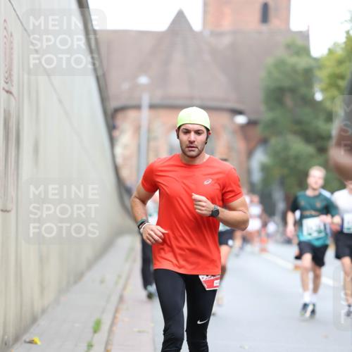 05.10.2025 - 20. swb-Marathon Bremen Michael Strokosch http://msf.ph/oto/9215138 05.10.2025 12:42:27 Laufen  meine-sportfotos.de